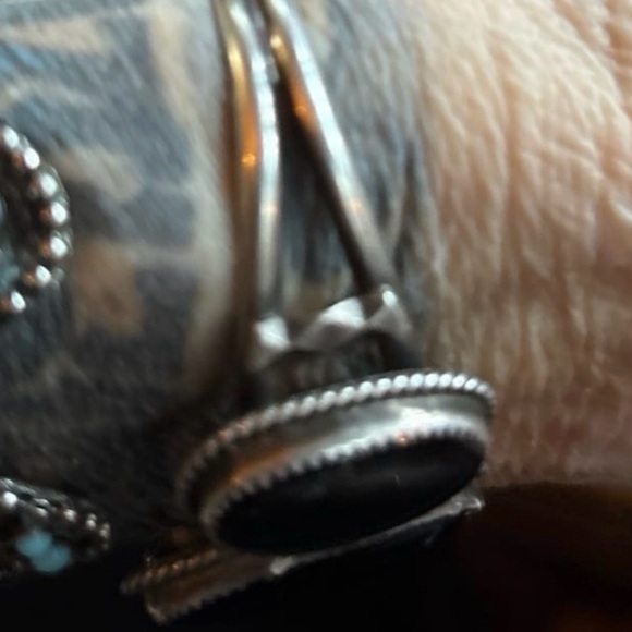 Elegant Silver and Black Stone Bracelet - Picture 9 of 9